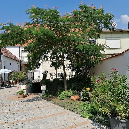Gaestehaus Anita Breitenbrunn  Exteriör bild