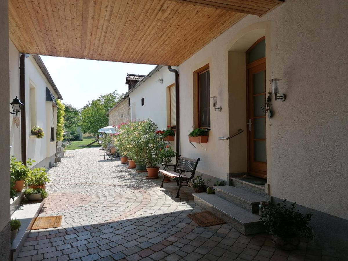 Gaestehaus Anita Breitenbrunn  Exteriör bild