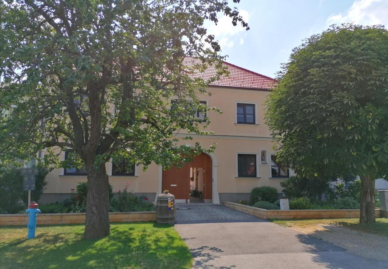 Gaestehaus Anita Breitenbrunn  Exteriör bild