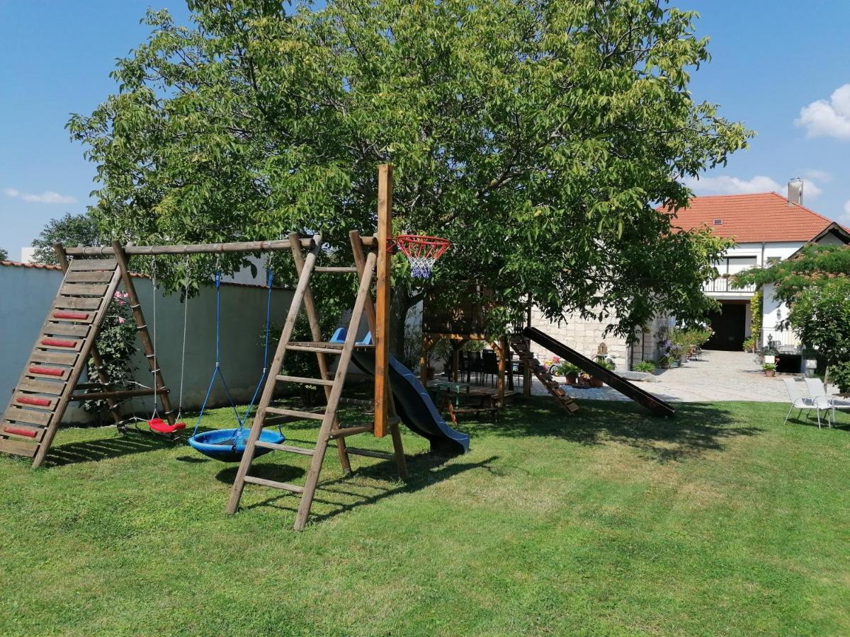 Gaestehaus Anita Breitenbrunn  Exteriör bild